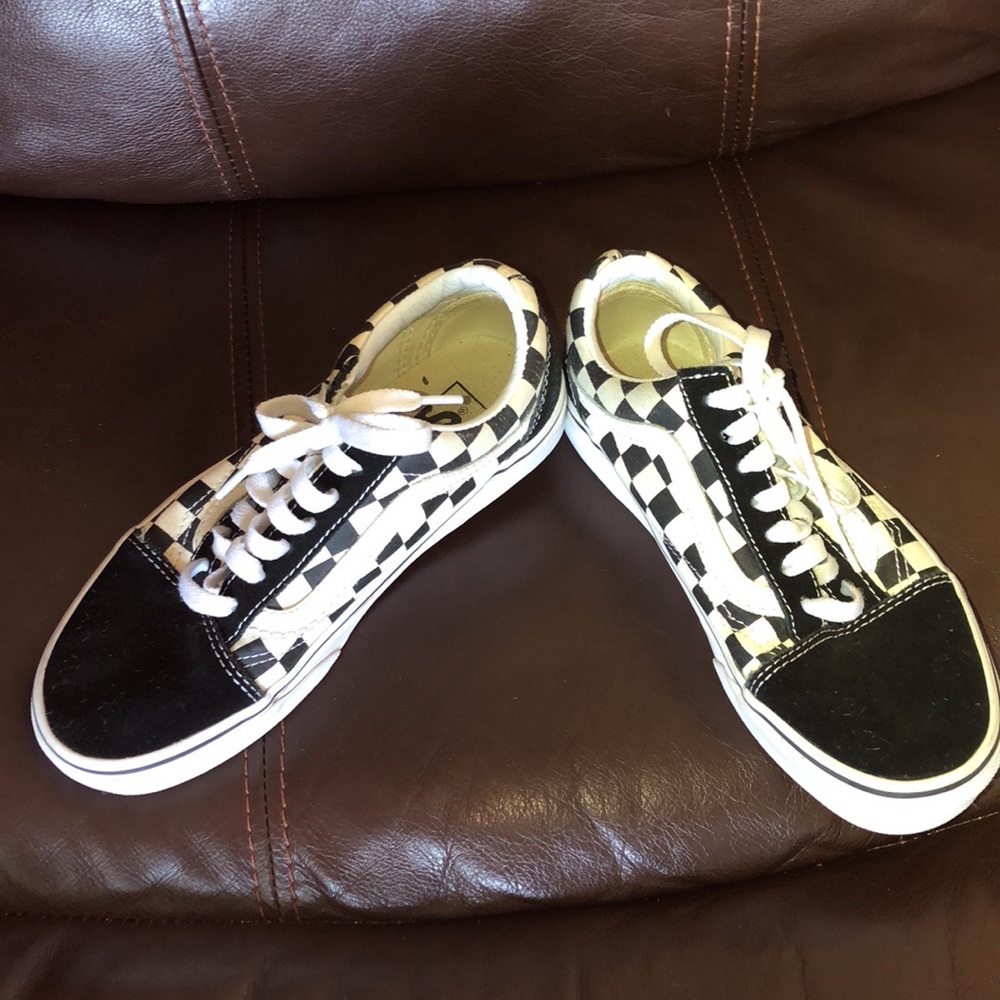 Vans checkered black and white. Men’s size 3.5. Women’s 5.
